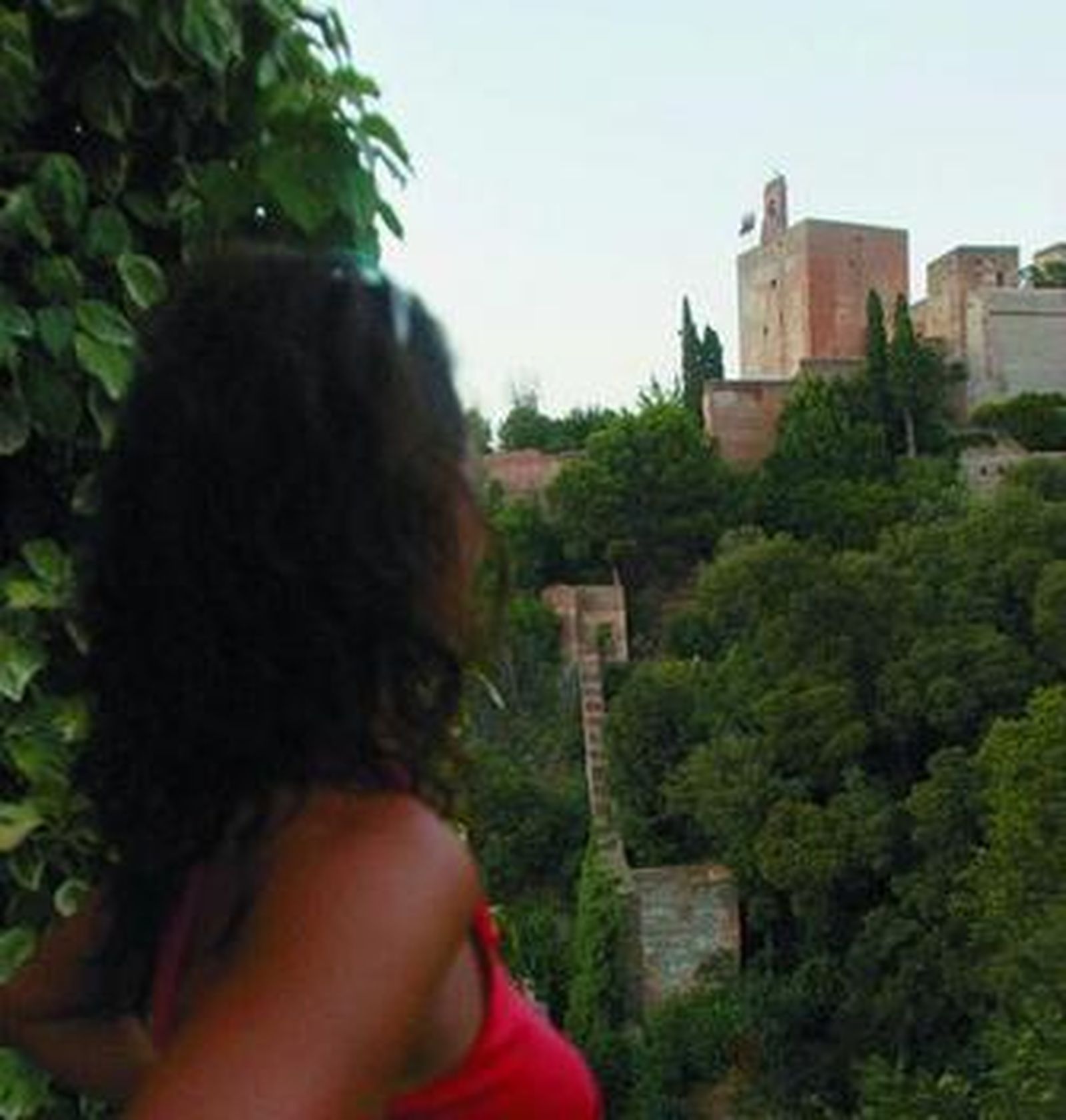 "Yo soy el jardín que la belleza adorna"