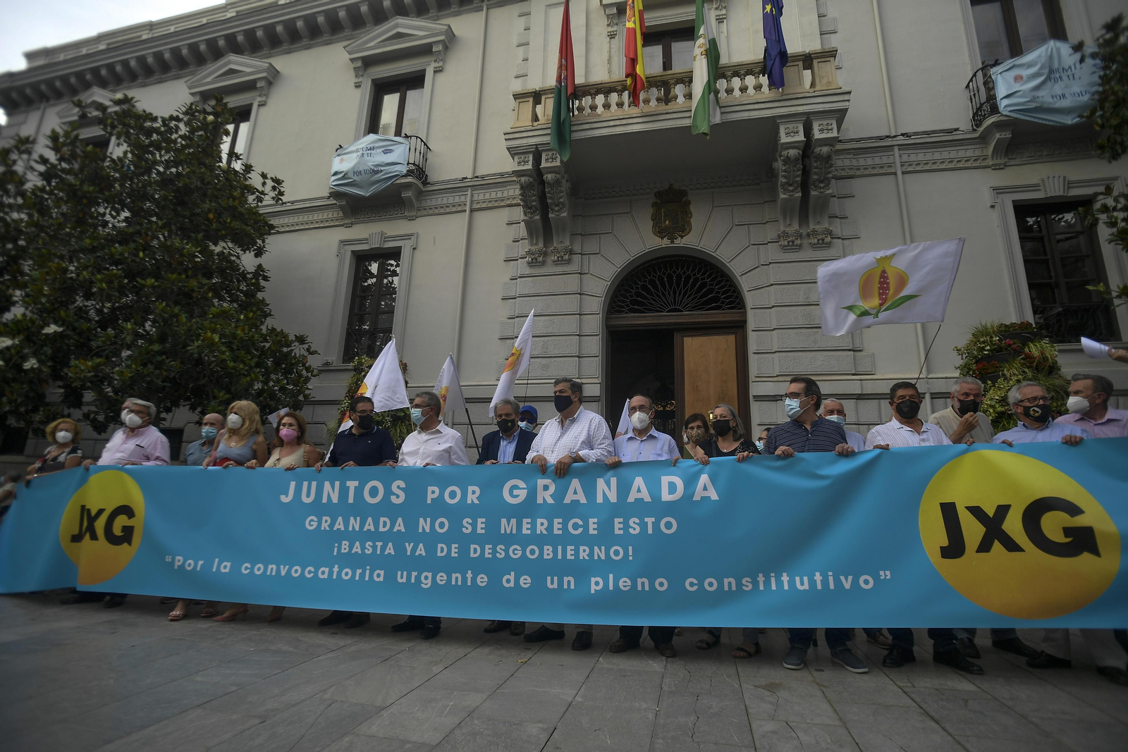 La concentración para pedir un nuevo gobierno municipal en Granada, en imágenes
