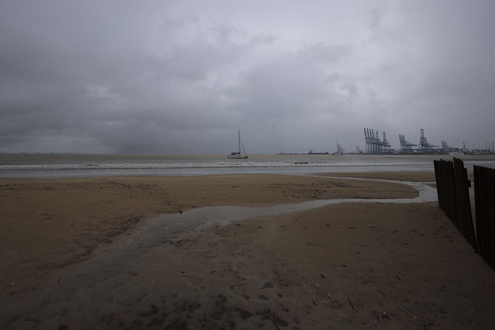 Fotos de los efectos de la borrasca Leonardo en Tarifa, Algeciras y Castellar