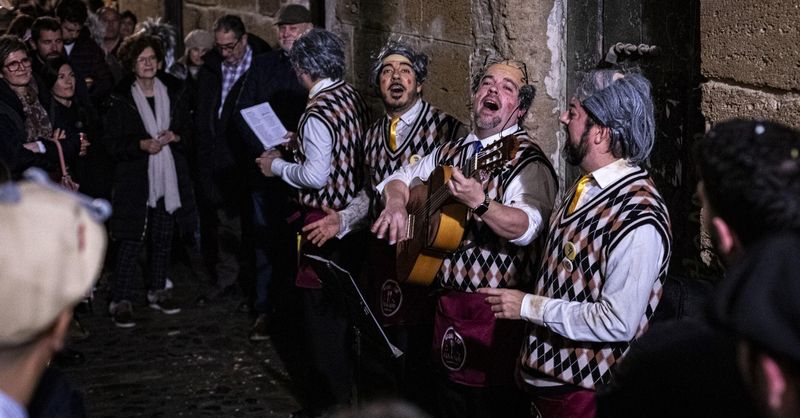 La Universidad de Cádiz entrega los primeros premios a investigaciones sobre el Carnaval: género, política y sociedad entre coplas y compases