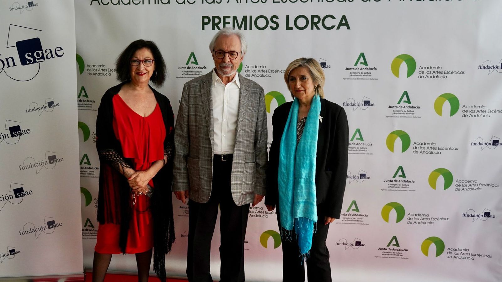 Roberto Quintana, premio Lorca de Honor, junto a Dolores Guerrero (izquierda) y Rosalía Gómez.