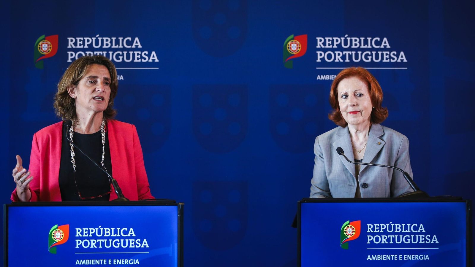 La vicepresidenta tercera de España y ministra para la Transición Ecológica y Reto Demográfico, Teresa Ribera, y la titular de Medio Ambiente y Energía lusa, Maria da Graça Carvalho.