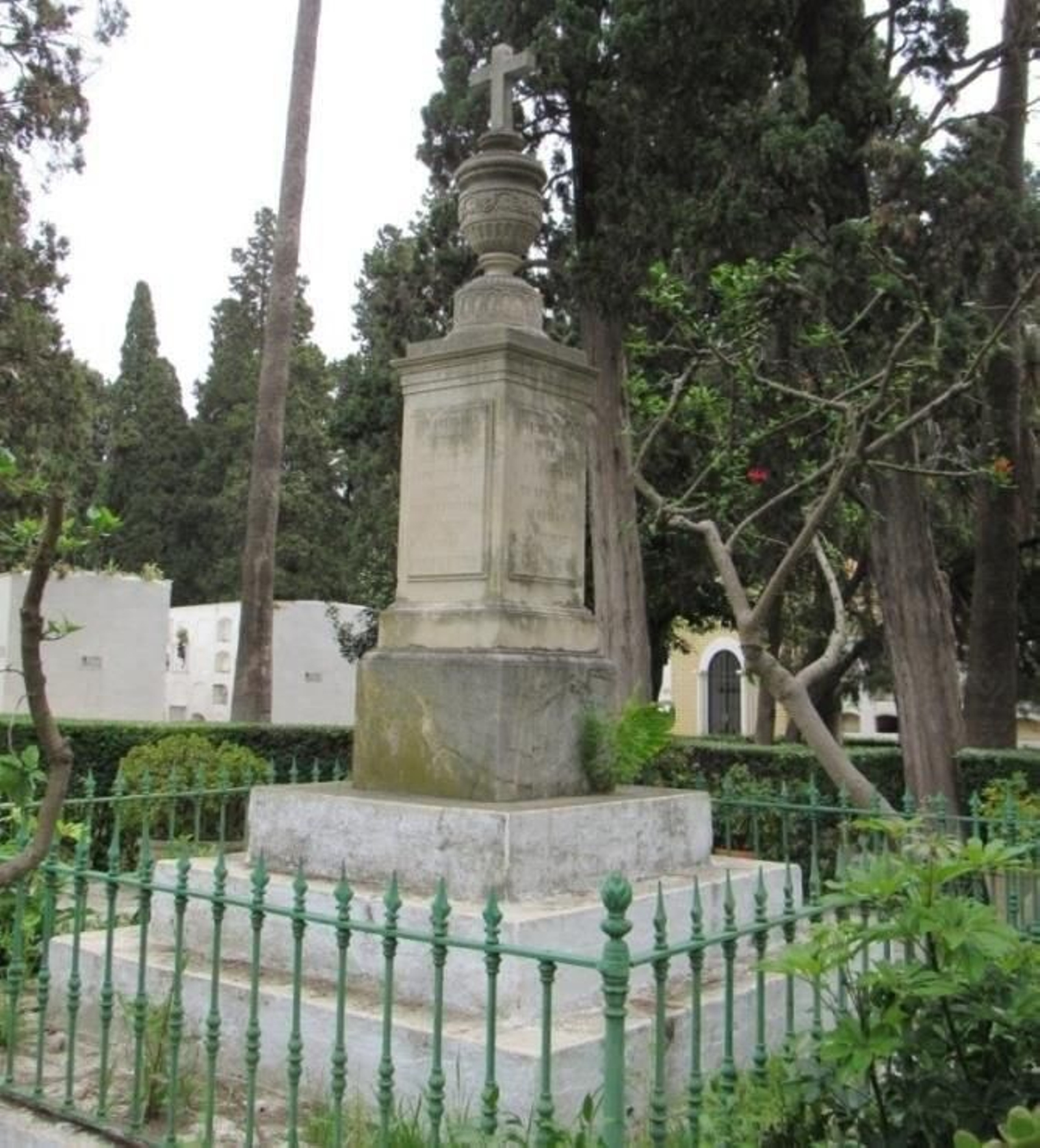 Monumento funerario a Bernardo Márquez.