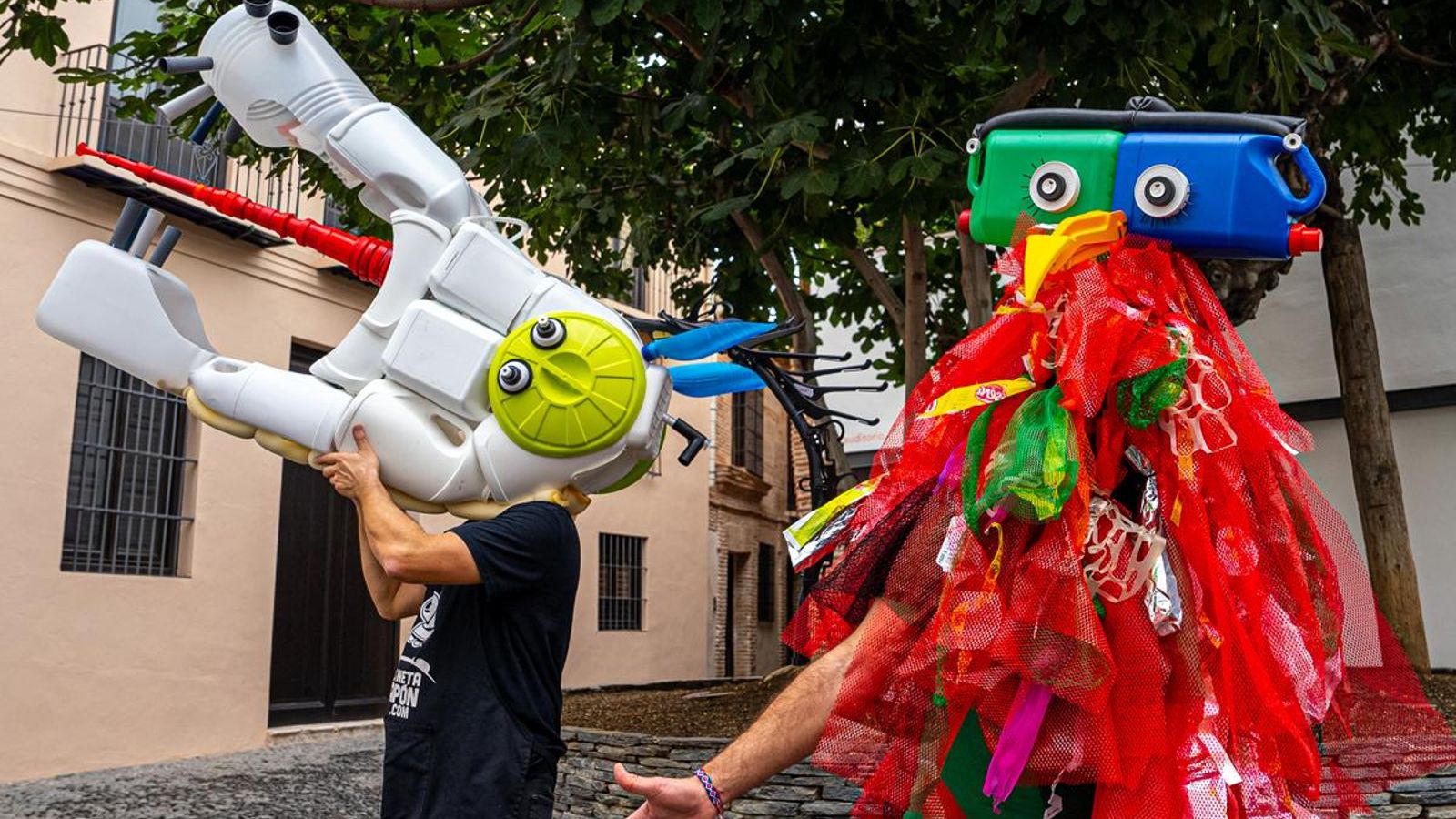 Cabezudos para el pasacalles de este viernes.
