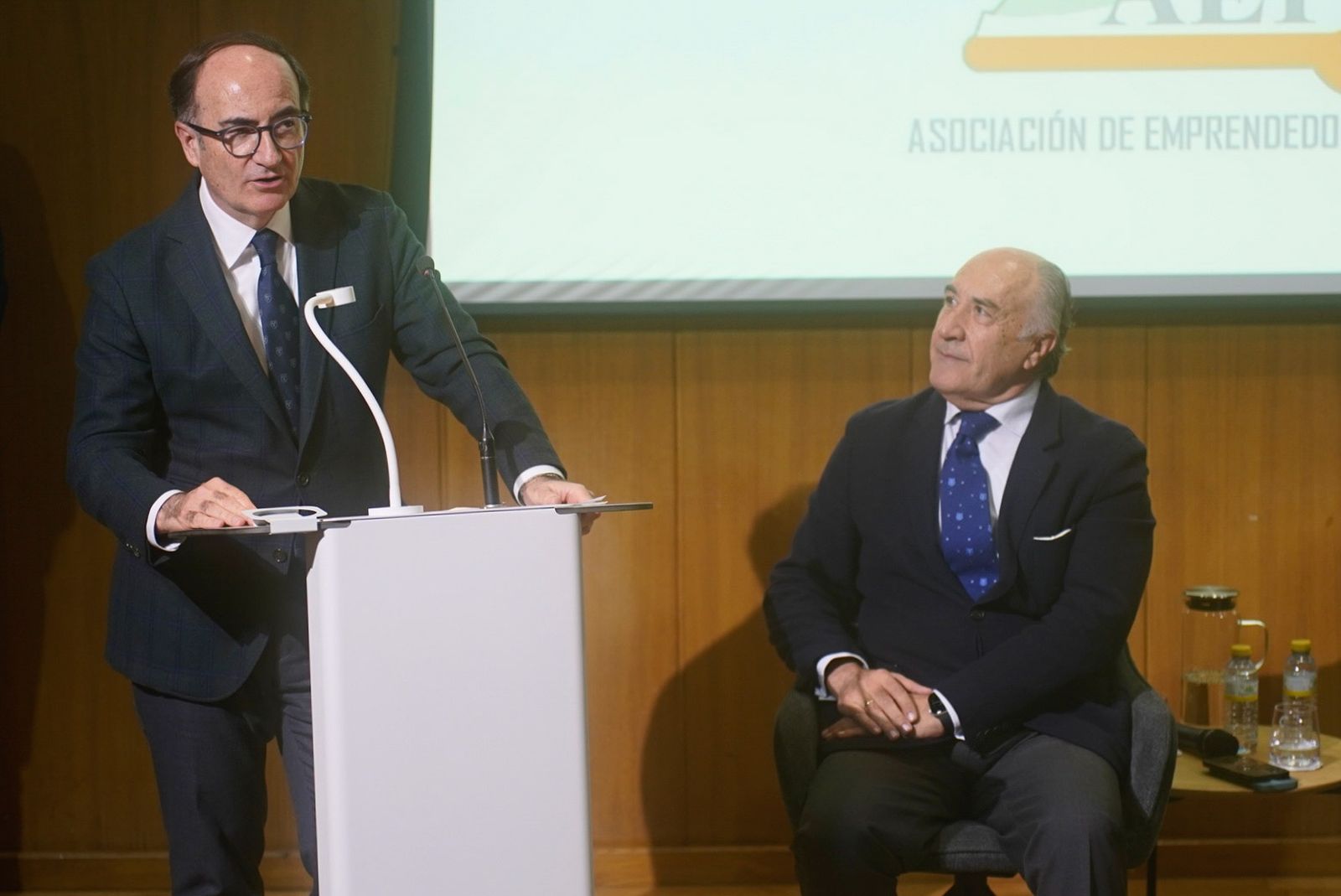 Fotos de la entrega del reconocimiento a Asier Unciti