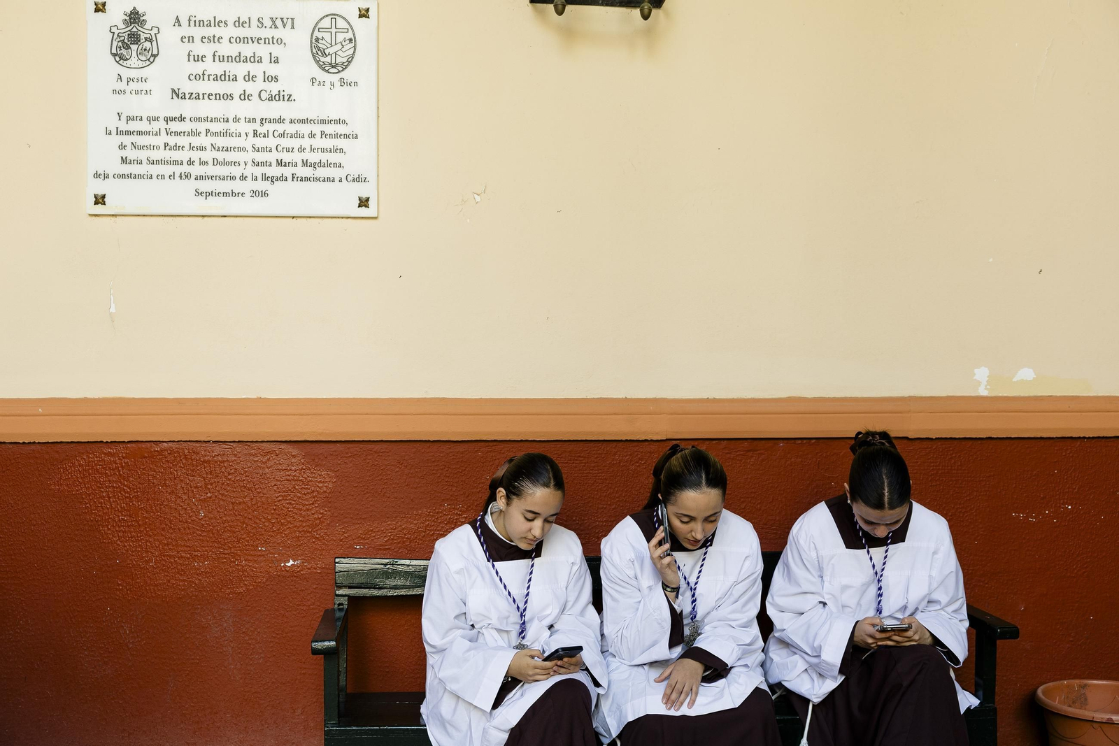 Imágenes de la salida del Nazareno del amor en la Semana Santa de Cádiz 2025