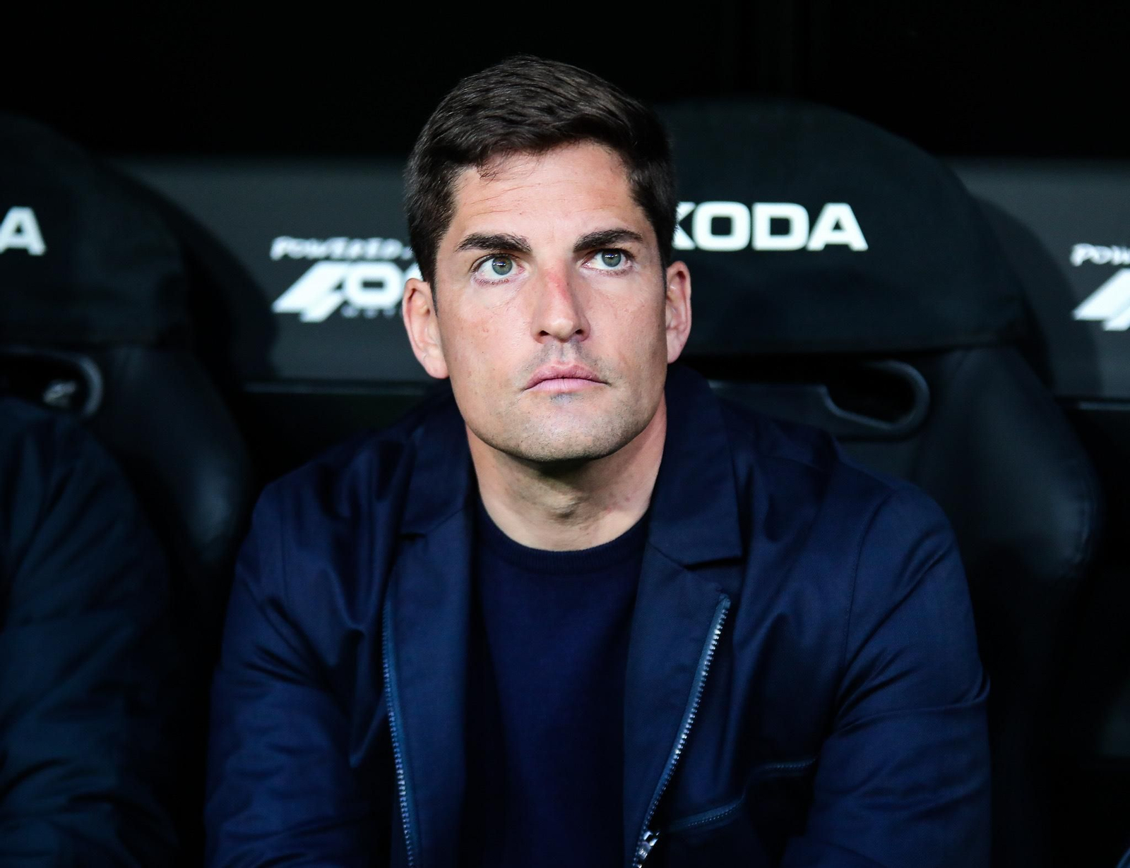 Robert Moreno en el banquillo de Mestalla.