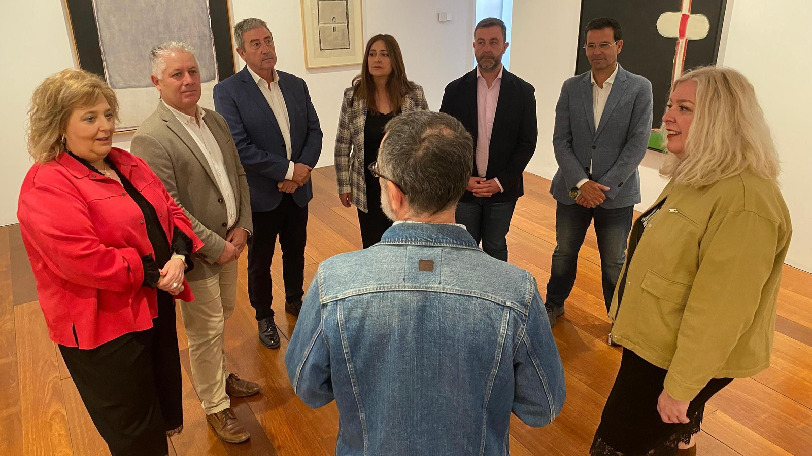 Fátima Gómez junto a miembros del grupo socialista en la Diputación de Granada en el Centro José Guerrero