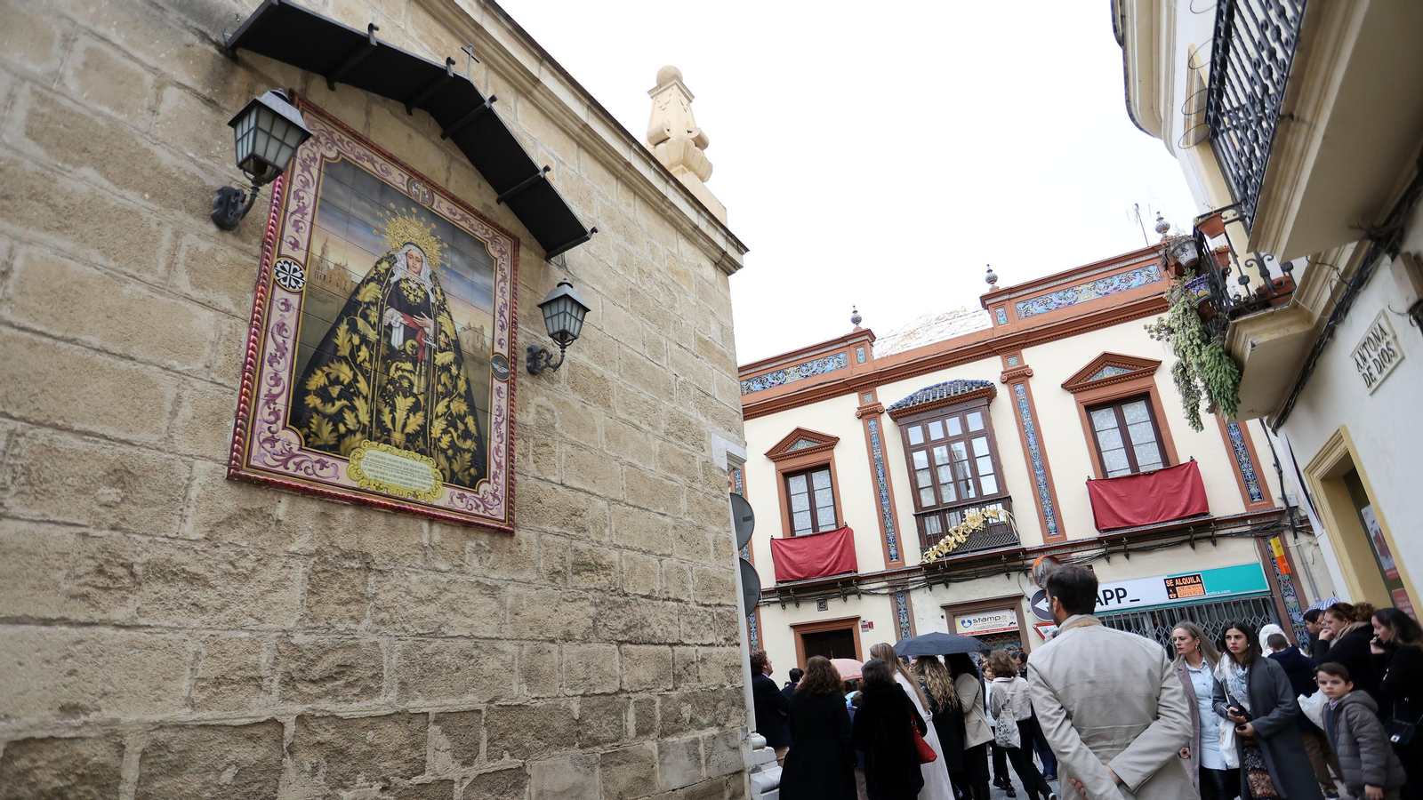 La lluvia apareció en la tarde del Viernes Santo