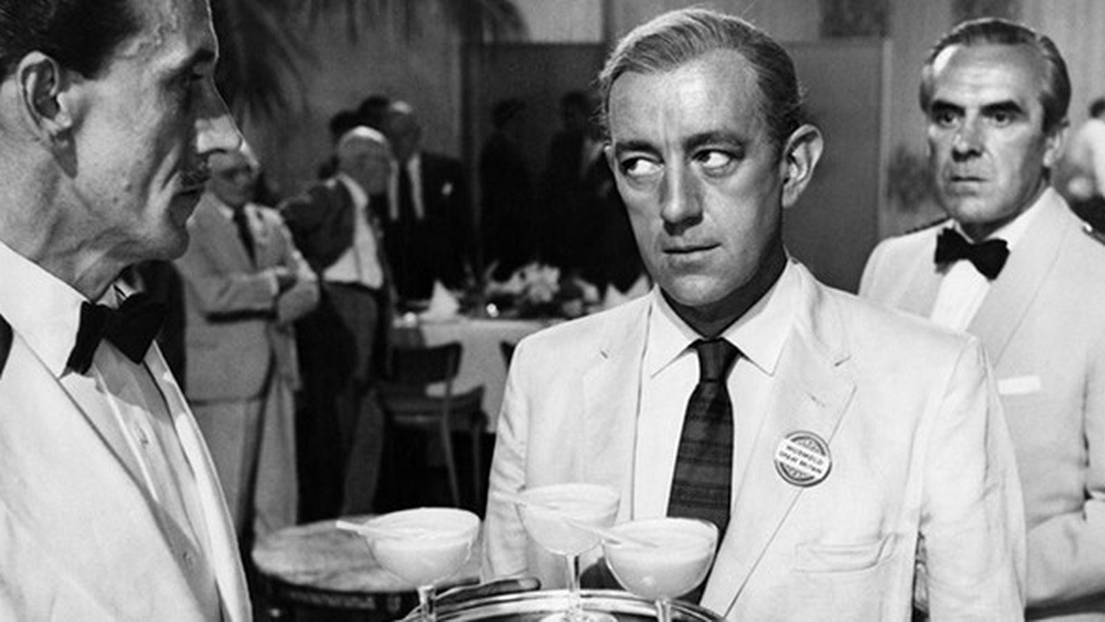 Alec Guinnes en una escena de 'Nuestro hombre en La Habana'.