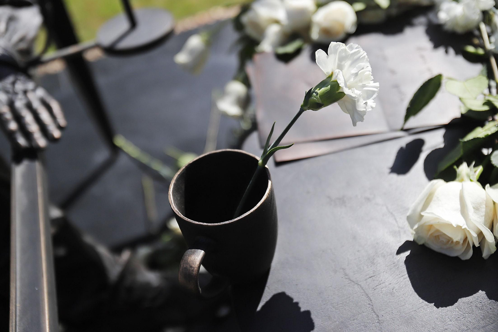 Imágenes del homenaje a Jesús Quintero con el descubrimiento de una escultura de Elías Rodríguez Picón