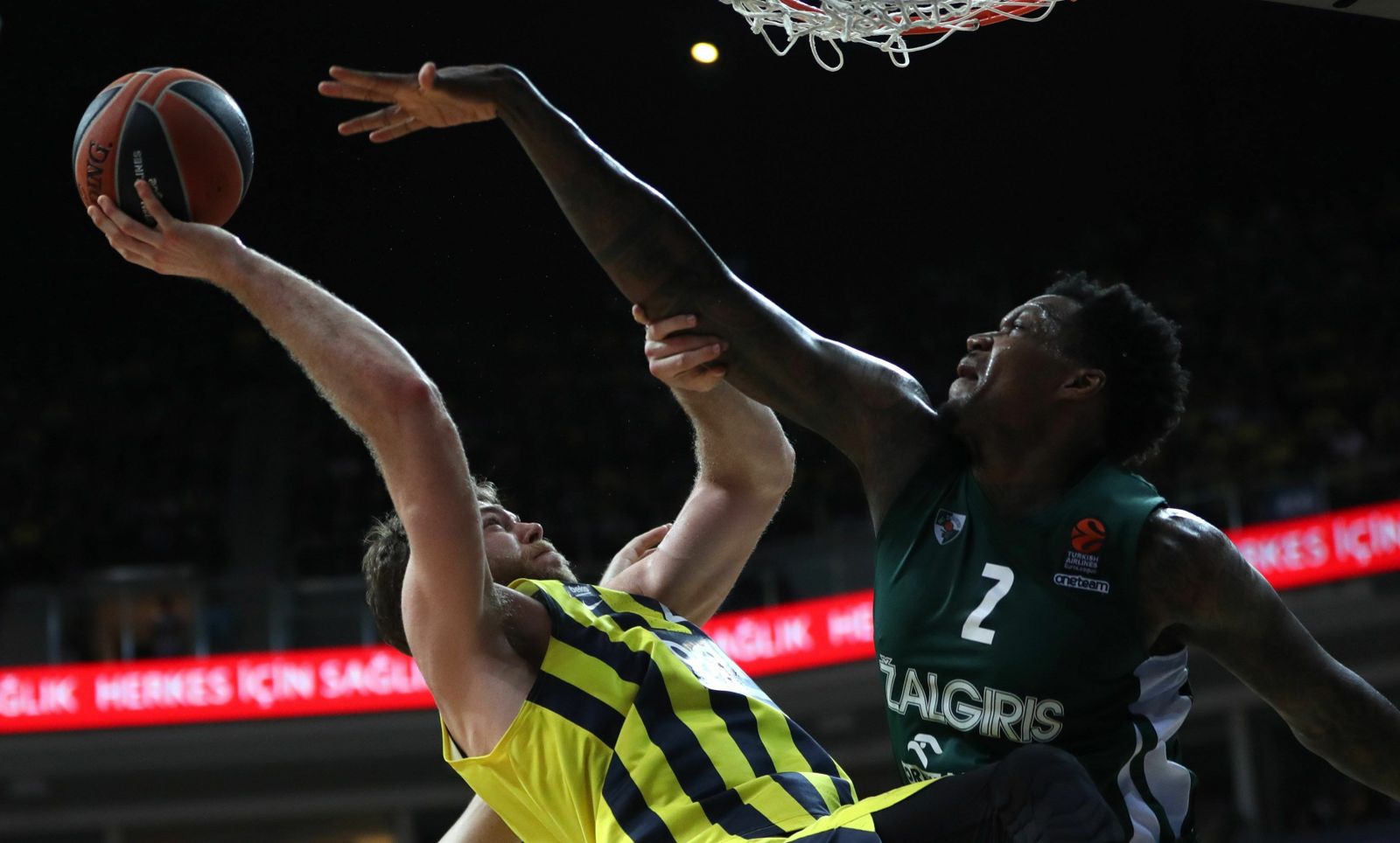 Deon Thompson, en un partido con el Zalgiris.