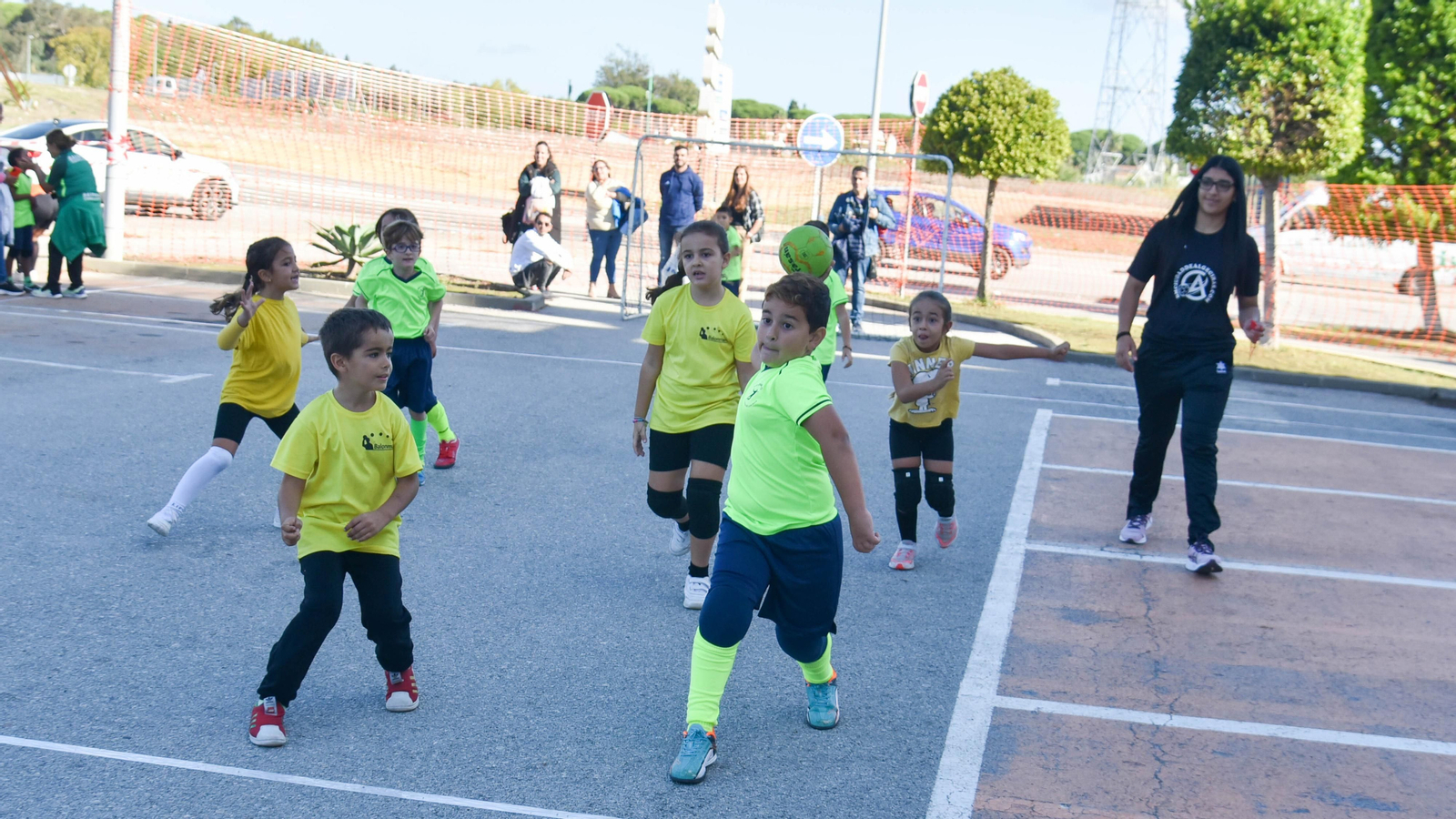 Las fotos de la jornada de balonmano calle del Ciudad de Algeciras en Bahía Plaza