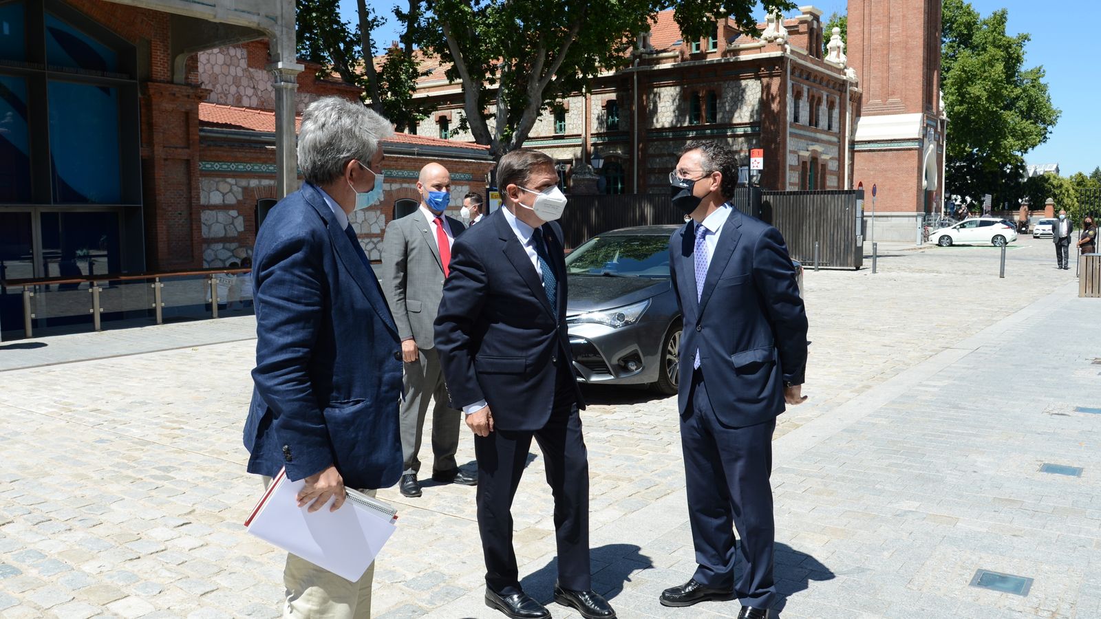 El ministro Luis Planas con el presidente de Cajamar, Eduardo Baamonde