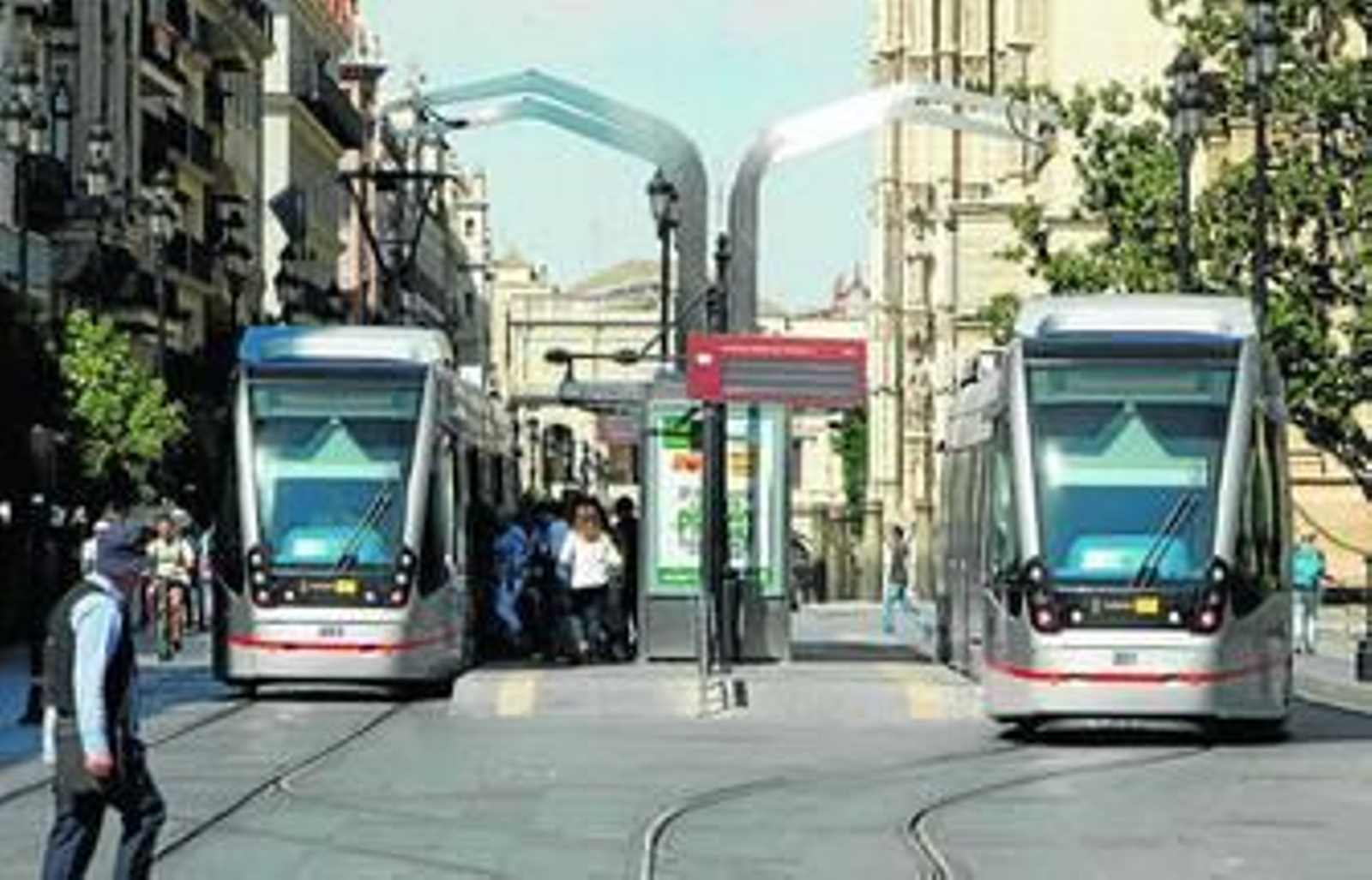 La parada del Archivo de Indias queda fuera del proyecto que baraja cerrar las más usadas con tornos y vallas antifraude.