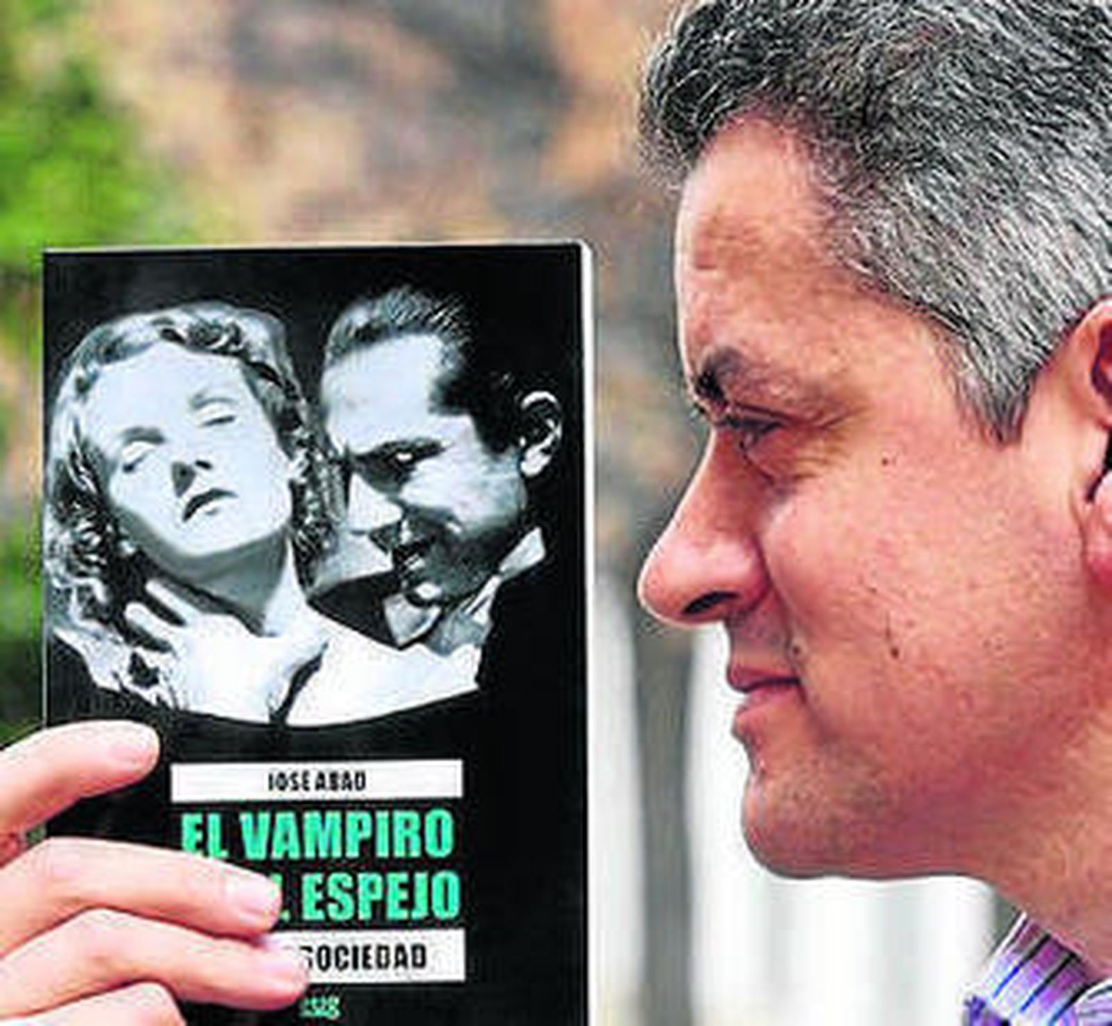 José Abad imparte la materia de 'Cine y sociedad' en la Facultad de Filosofía y Letras de Granada.