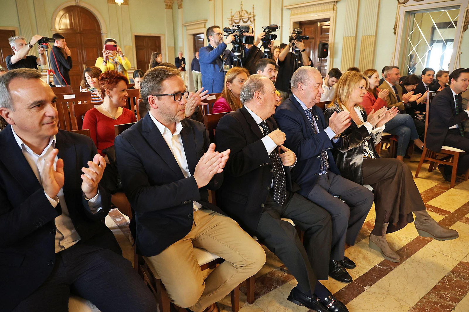 Imágenes de la presentación de la Guía de la Semana Santa de Huelva 2024