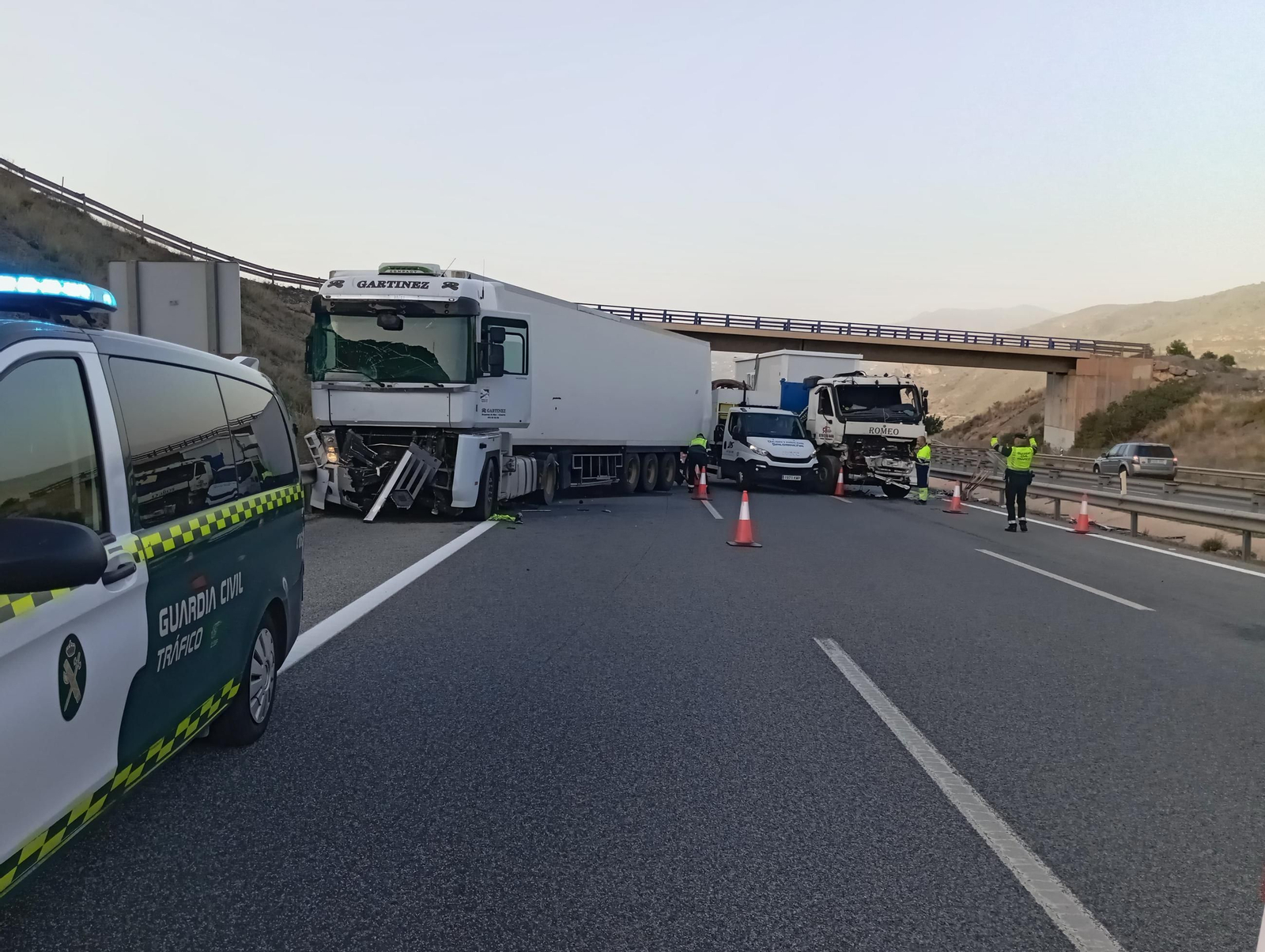 En el accidente se han visto implicados tres camiones