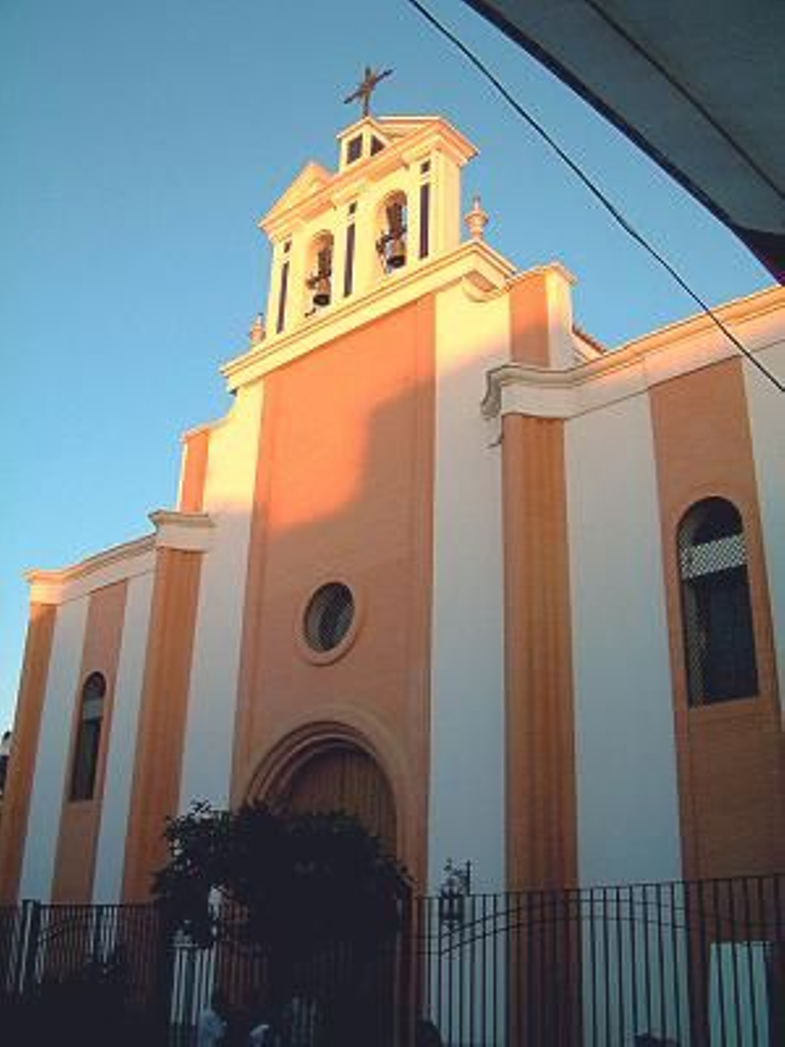 Fachada principal de la Iglesia de los Dolores.