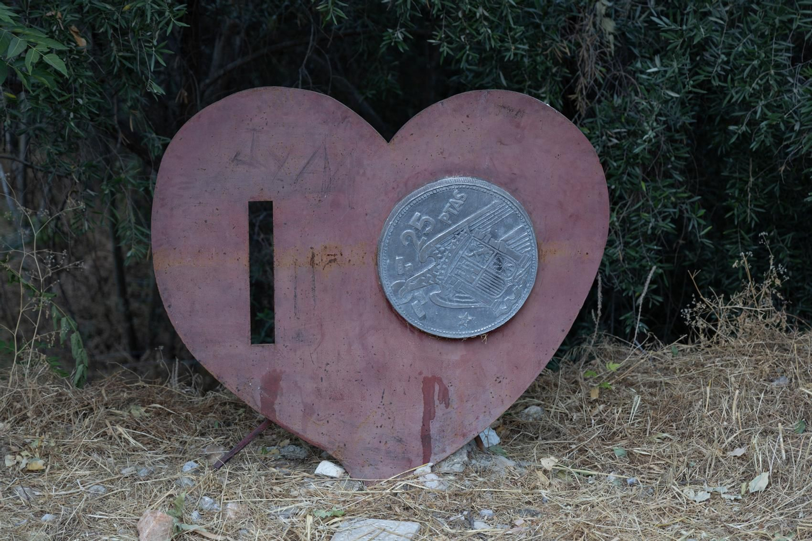 El camino está lleno de esculturas y poesías para amenizar el trayecto.
