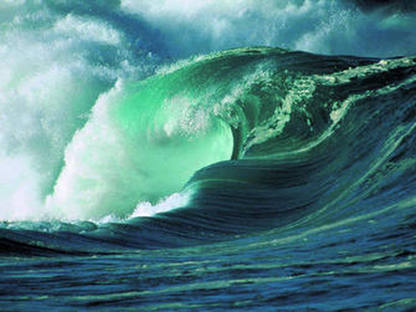 Recreación de una de las gigantestas olas provocadas por el efecto de un terremoto con epicentro en el mar.