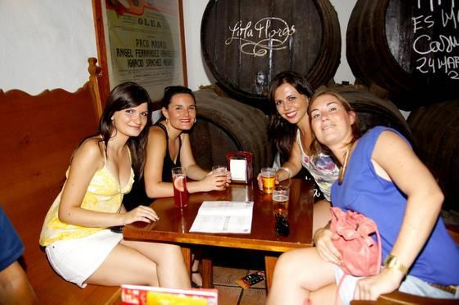 En el Pimpi, Inés, Cristina, Ana y Toñi. 

Foto: Punto Press