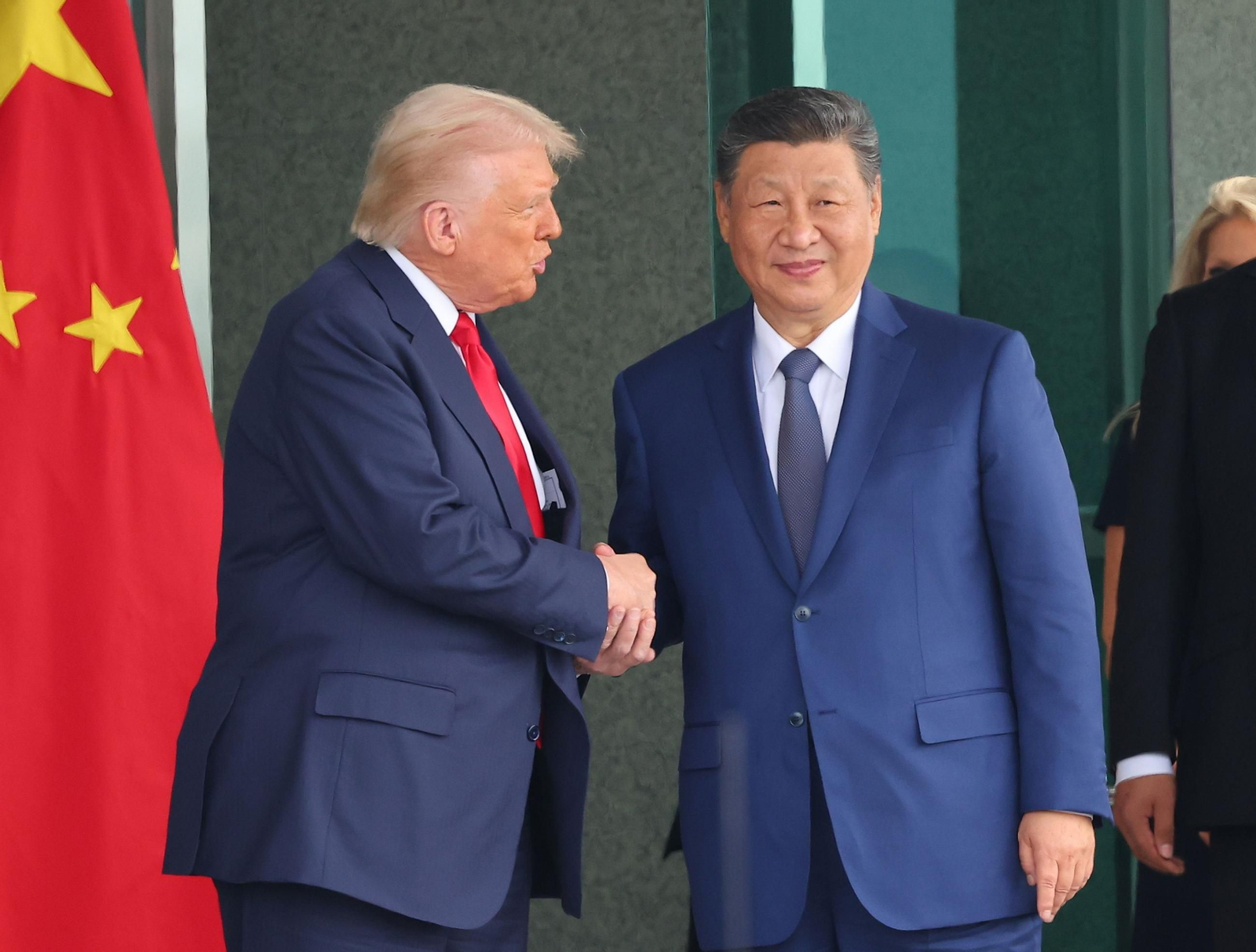 Trump habla con Xi por teléfono y anuncia que viajará a Pekín en abril.