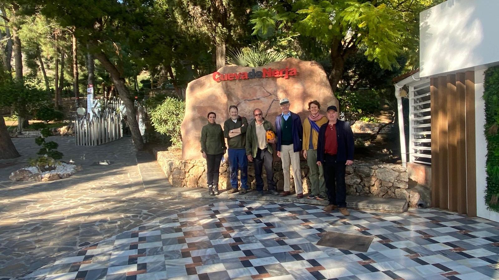 Visita de la fundación a la Cueva de Nerja