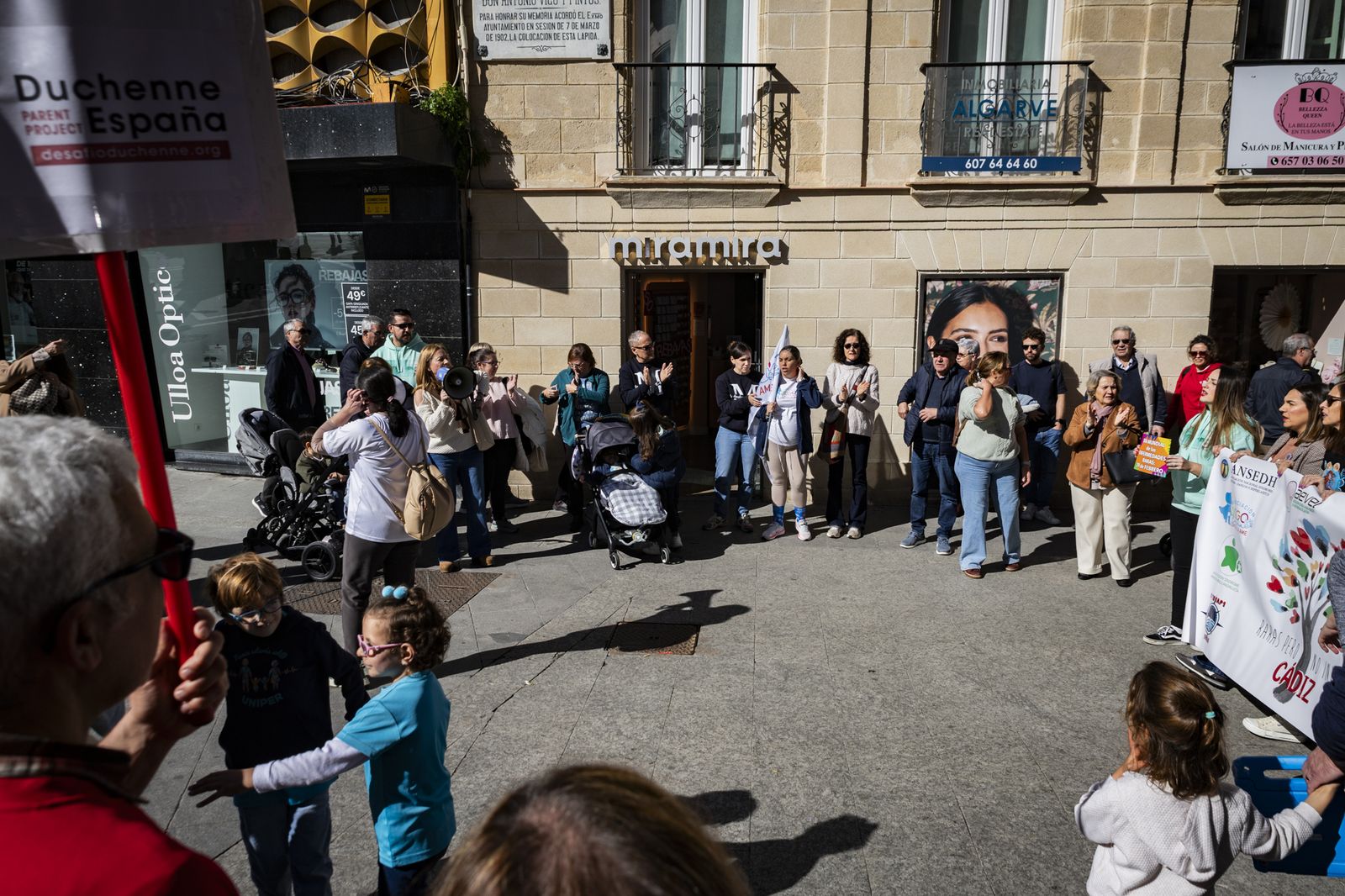Imágenes de la marcha solidaria de las asociaciones de enfermedades raras en Jerez