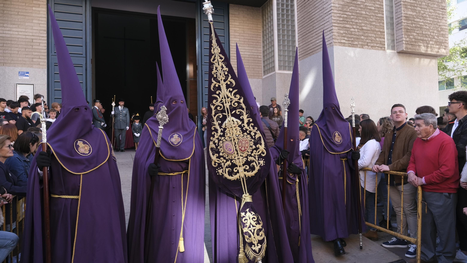 La procesión de Pasión en Almería, en imágenes