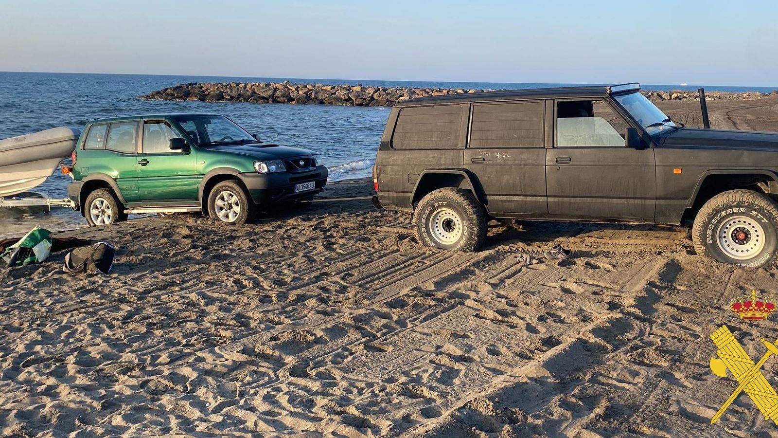 La Guardia Civil intervino la embarcación y dos vehículos todoterreno