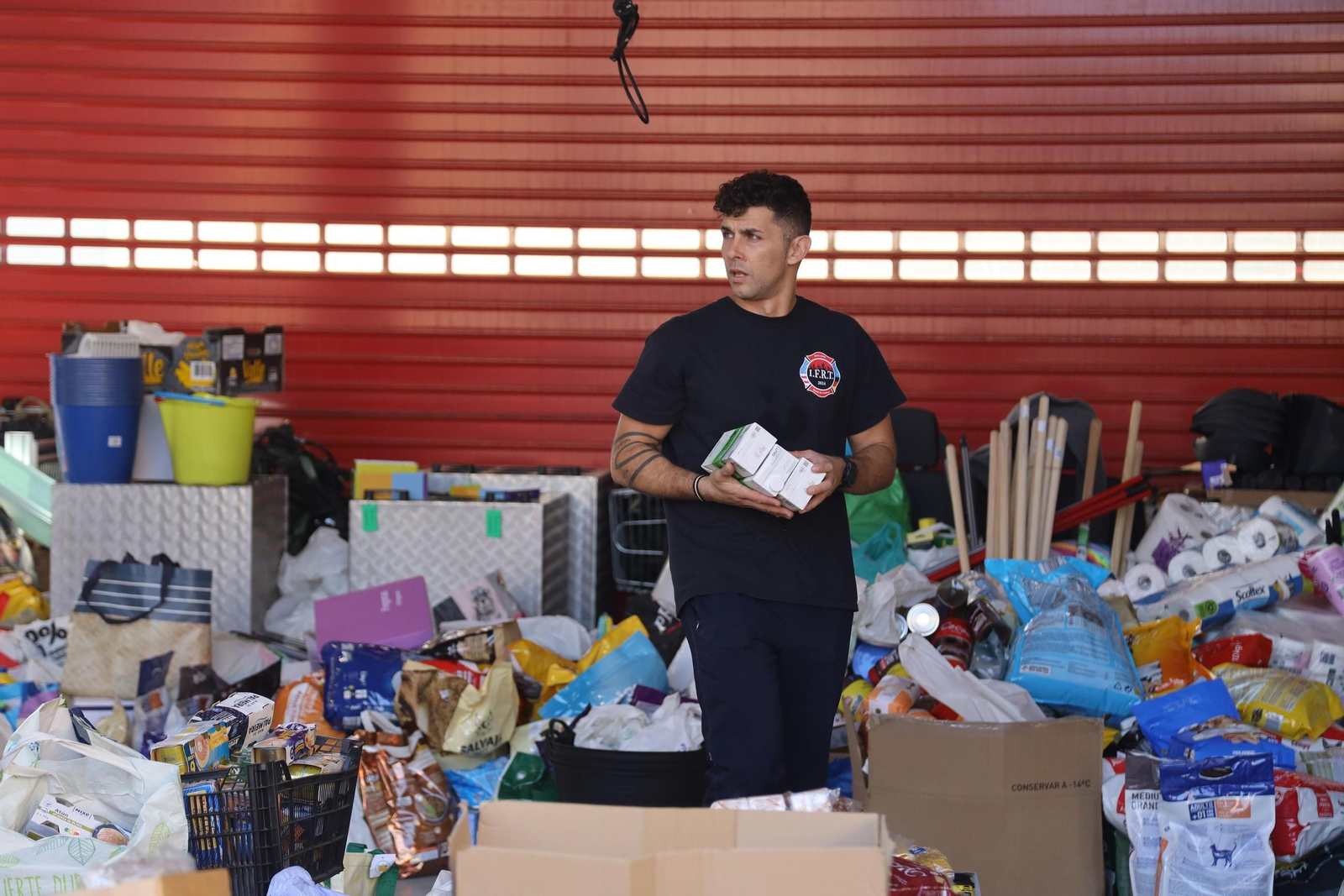 Donaciones en los parques de bomberos de Málaga para Valencia
