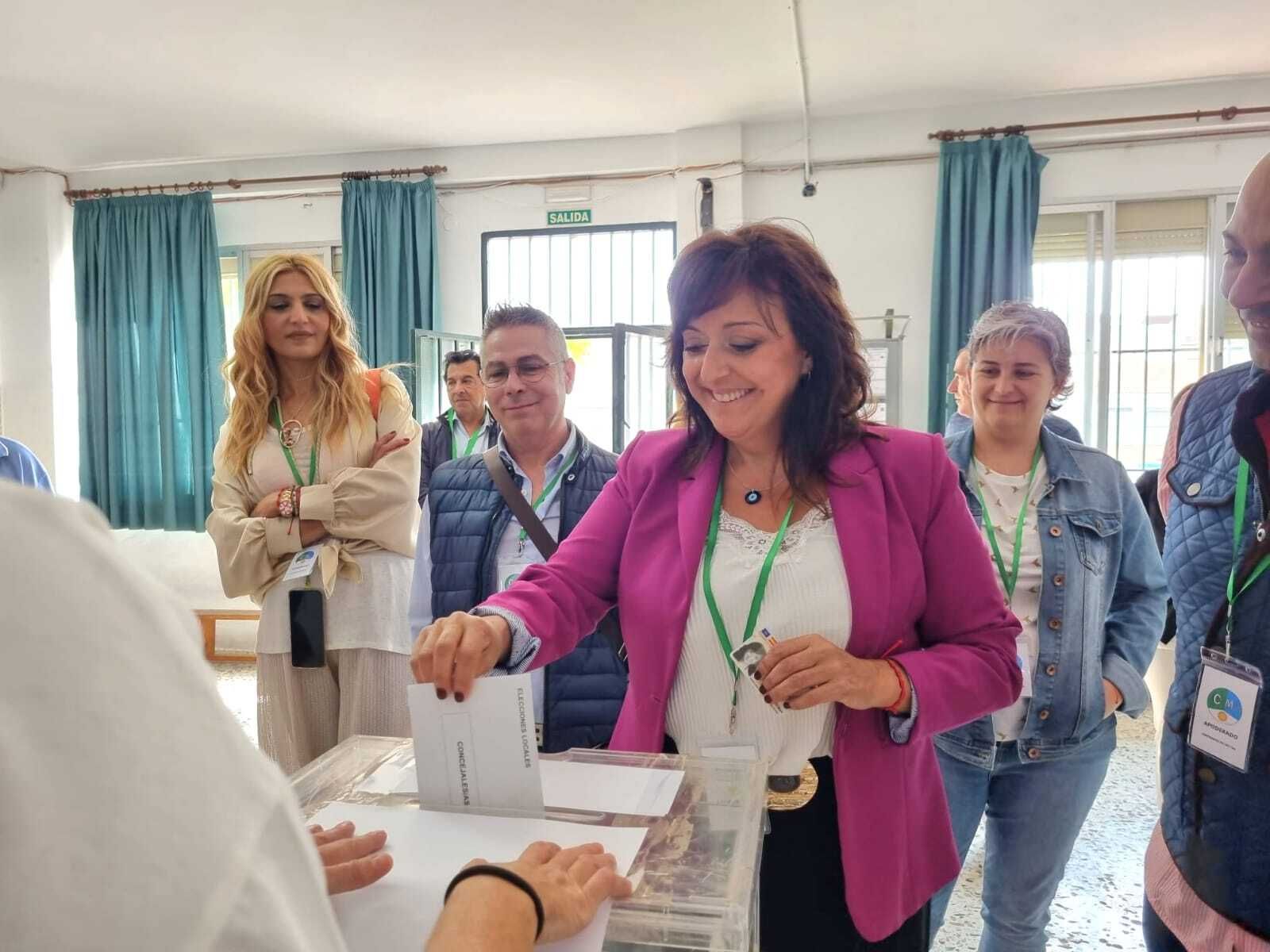 Fotos: así está votando la Costa de Granada en el inicio de las elecciones municipales 2023