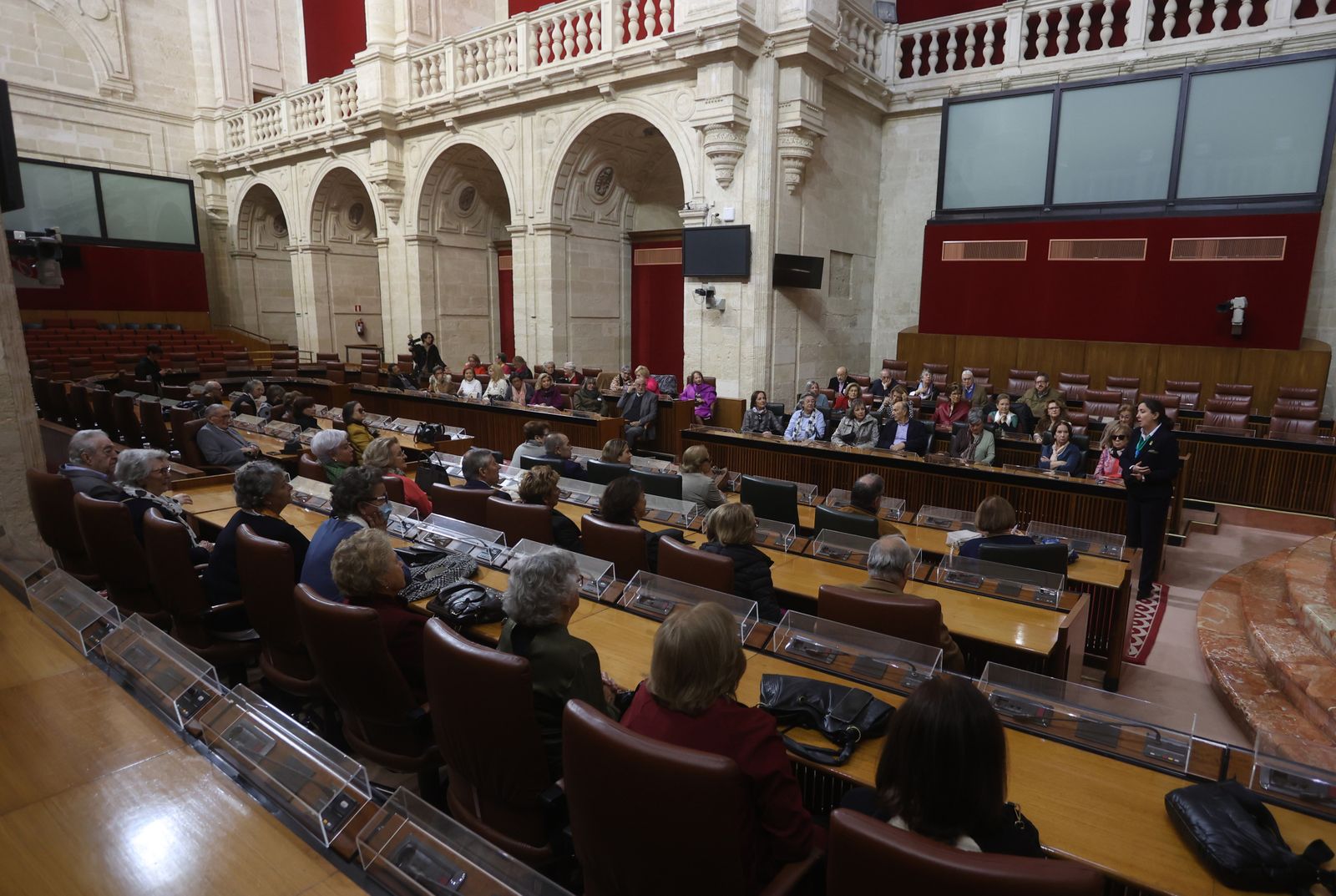 Visita de la última promoción de enfermería(1972) que trabajó en el Hospital de las Cinco Llagas