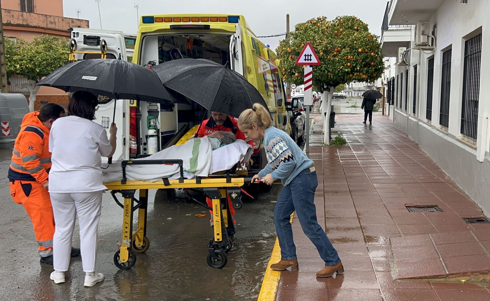 Las fotos del desalojo de la residencia de mayores en Tocina por las inundaciones
