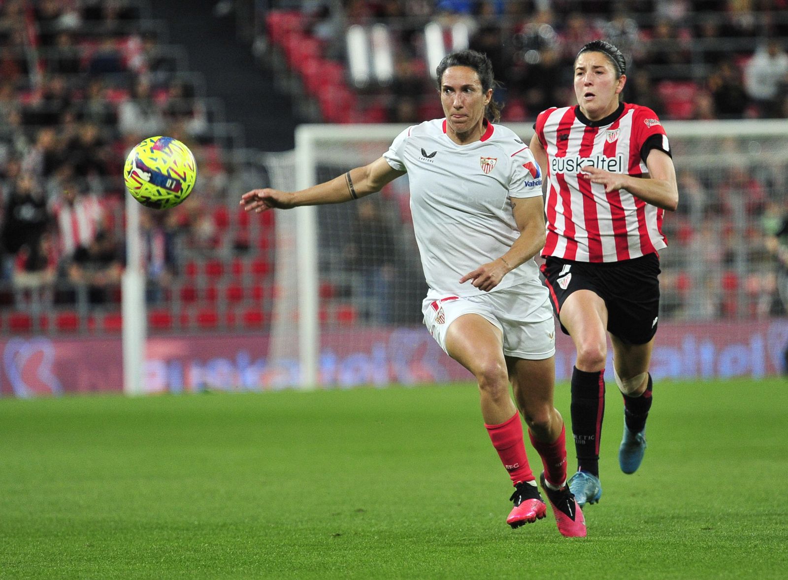 Imagen de un partido entre Sevilla y Athletic de la Liga F 2022-2023.