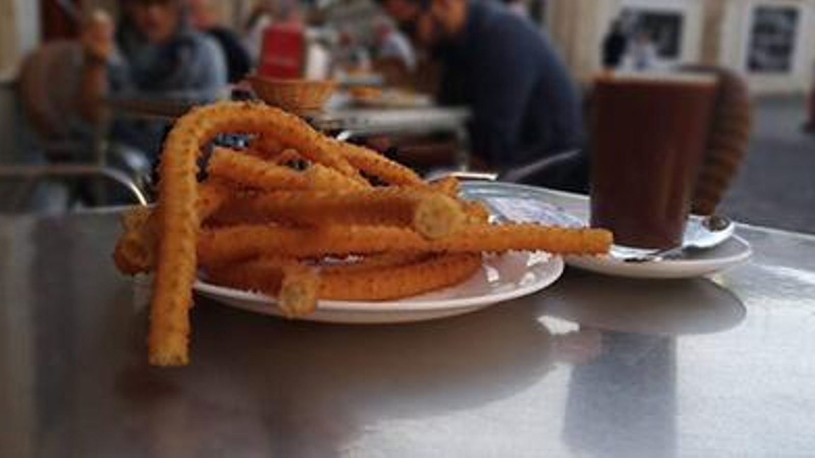 Los tradicionales churros con chocolate de La Marina.