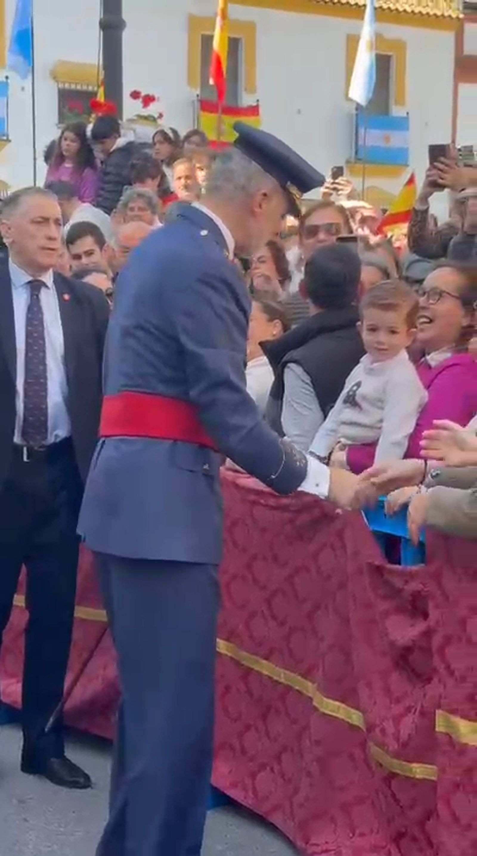Saludo del Rey a su llegada a Palos