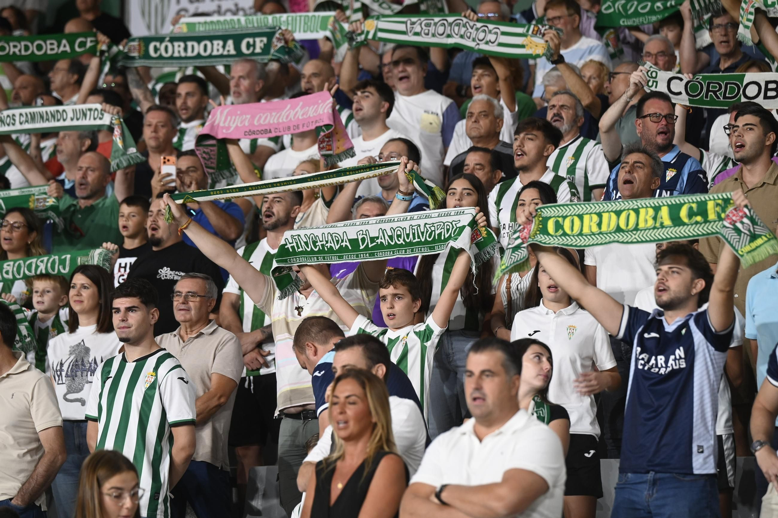 Las mejores fotos del ambiente en El Arcángel para el Córdoba CF - Racing de Santander
