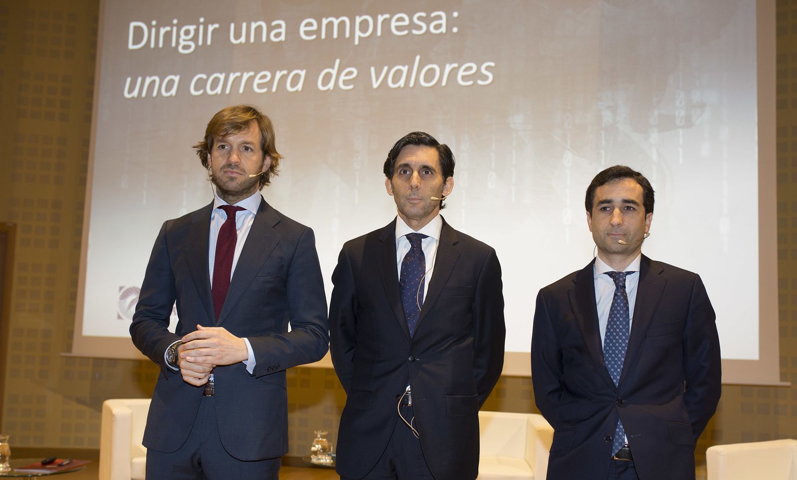 El presidente de Telefónica, José María Álvarez-Pallete, en el centro.