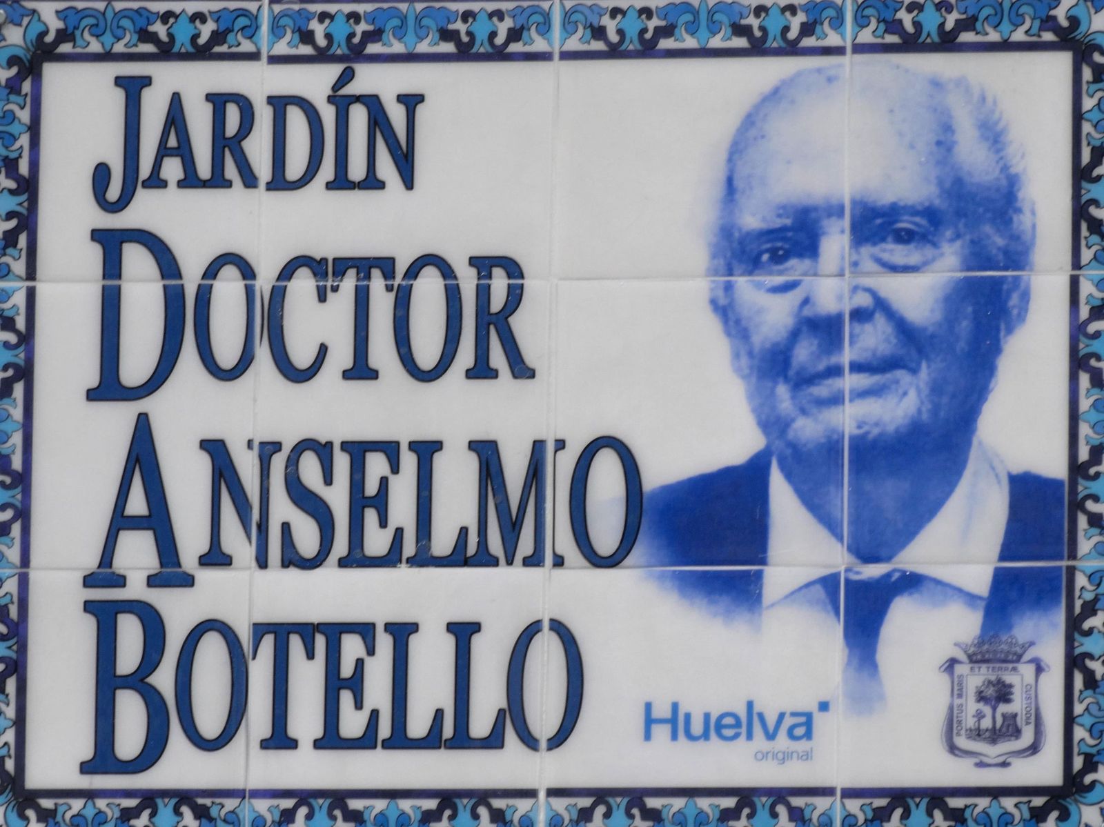 Fotografías de la rotulación del jardín Doctor Anselmo Botello