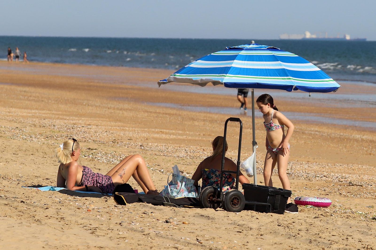 Imágenes de la playa de Punta Umbría en la fase 1 de la desescalada