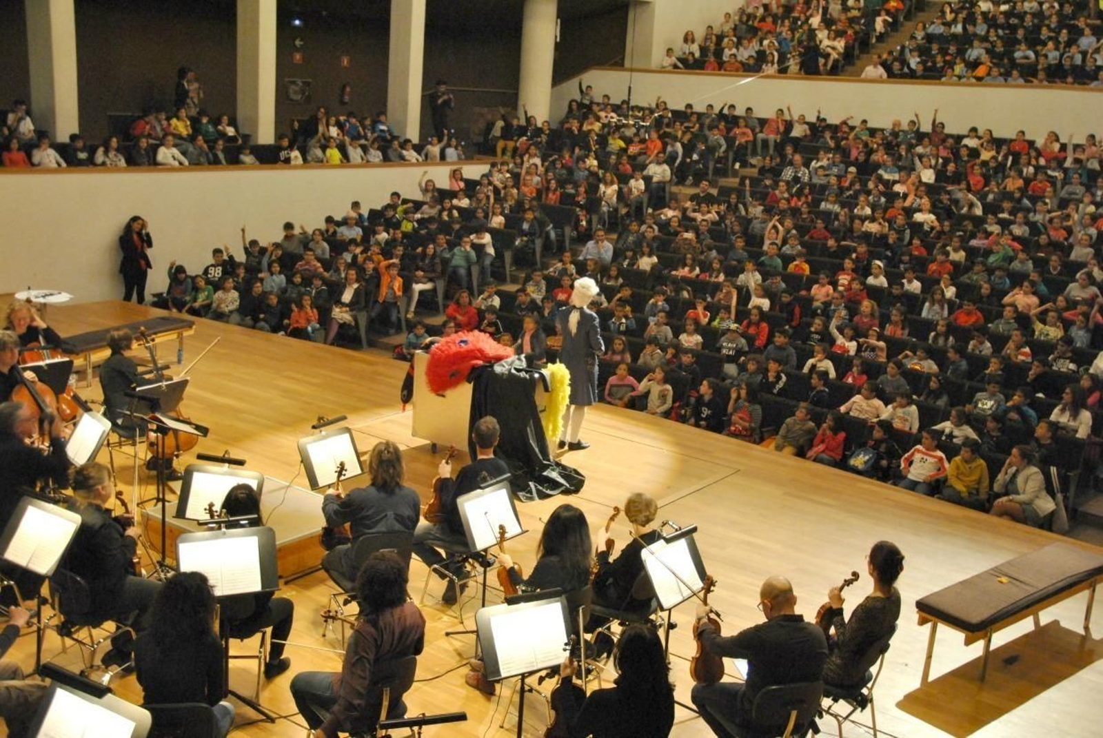 La OCG en mitad de uno de sus recitales.