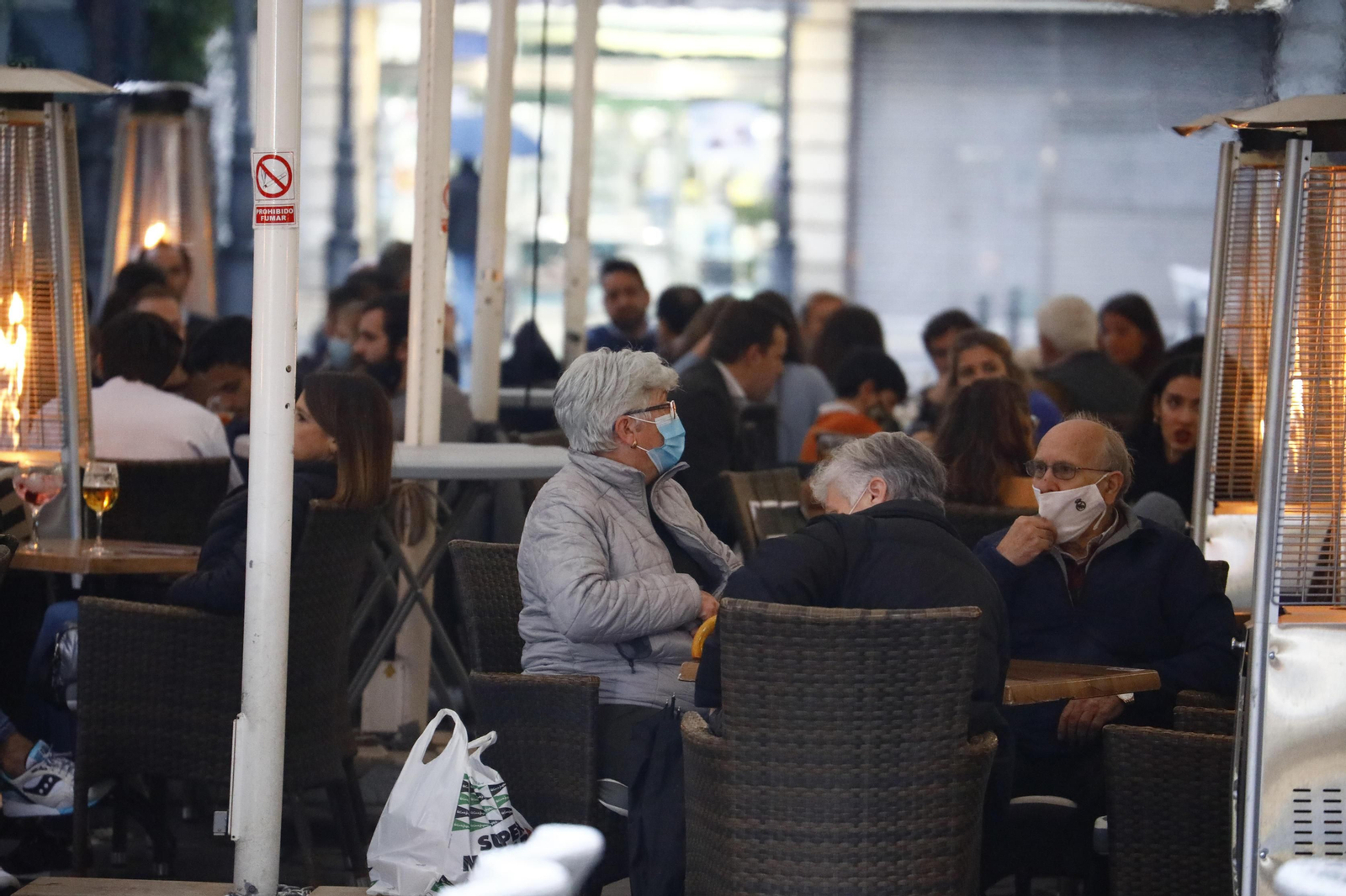Fotografías: Tarde de bares y compras dos meses después en Córdoba