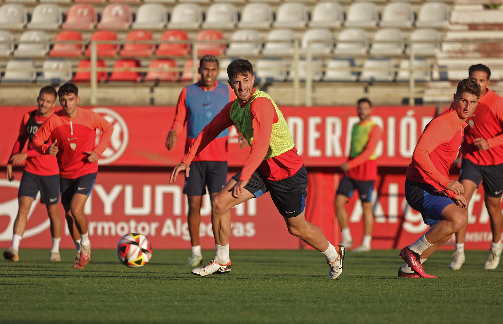 La vuelta a los entrenamientos del Algeciras después del descanso de Navidad, en imágenes
