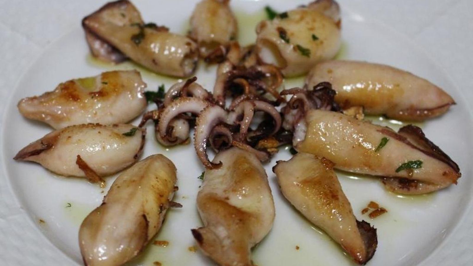 Delicioso plato de chipirones