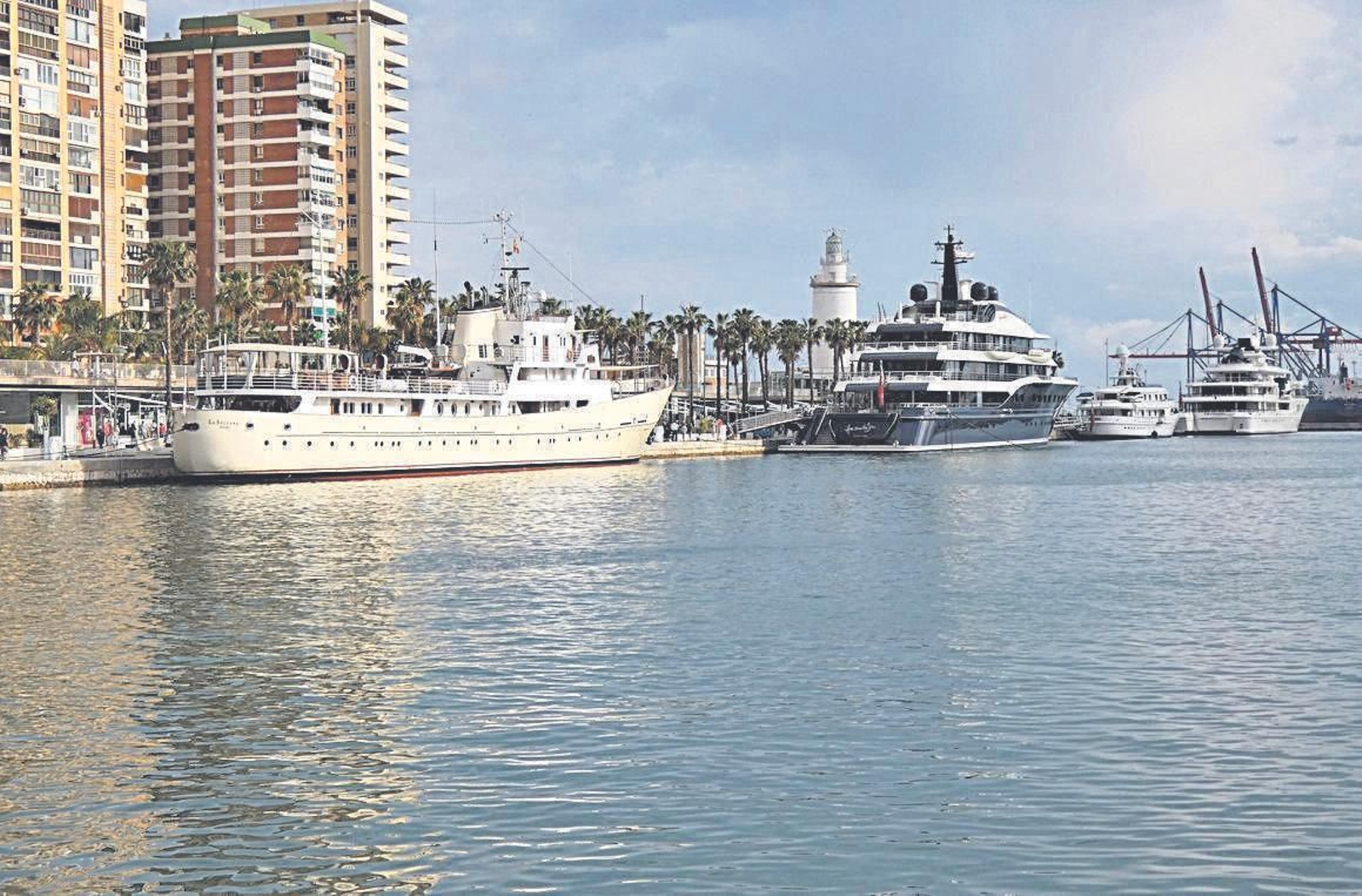 Yates en el puerto de Málaga este domingo.