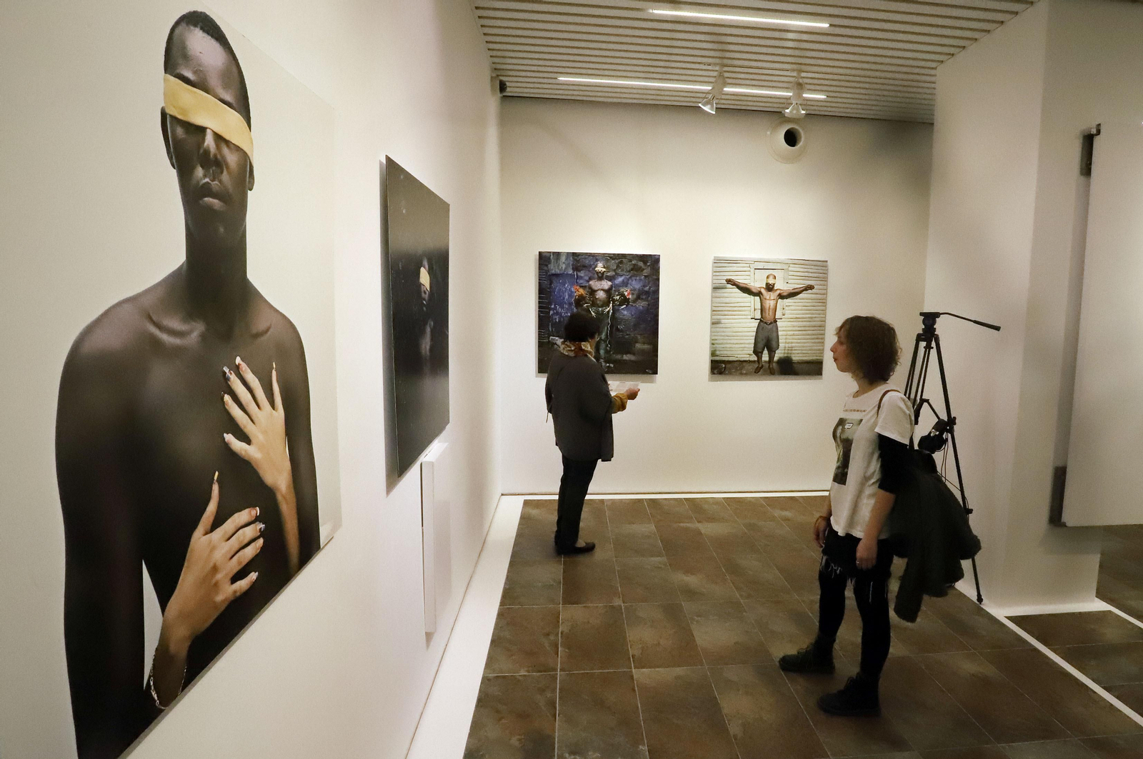 Imágenes de la exposición de Latitudes "Trópico de cáncer" de J.M. Díaz Burgos