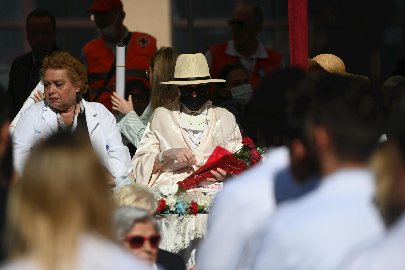 La misa del alba y el traslado del Cautivo, en fotos