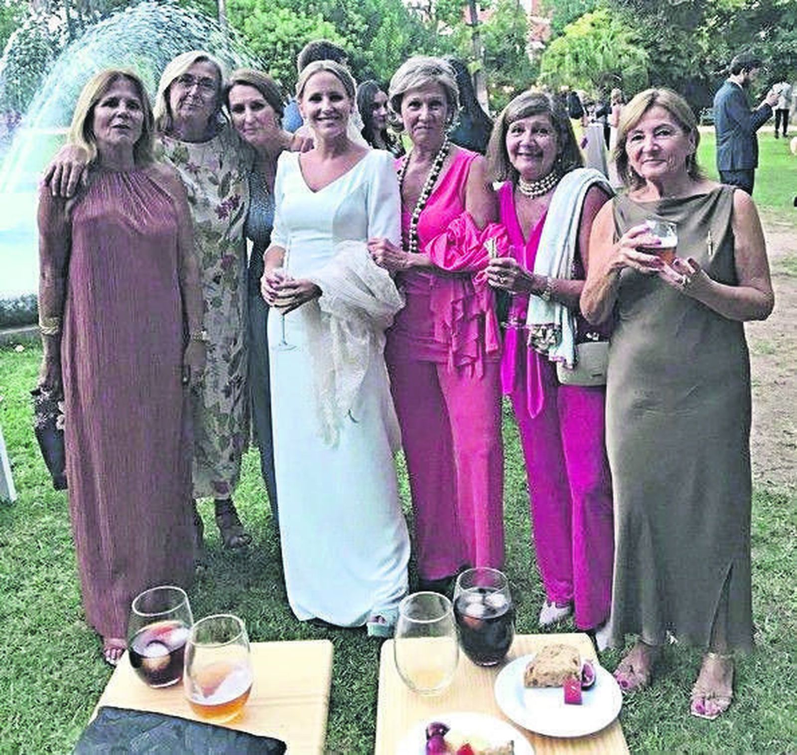 Mercedes Jara, Mamen Goenechea, Fabiola Lacave, Cristina Bresca, Charo  y Mamen Lacave y Montse Moral.